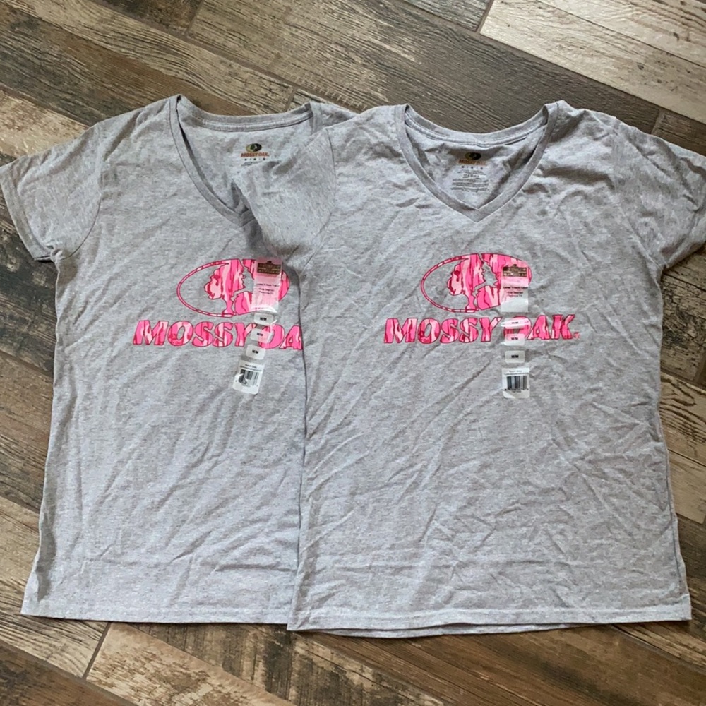 NWT Lot of 2 Mossy Oak V-neck tees